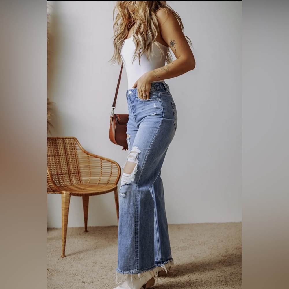 Distressed Raw Hem Straight Leg High
Waist Jeans - Picture 3 of 8